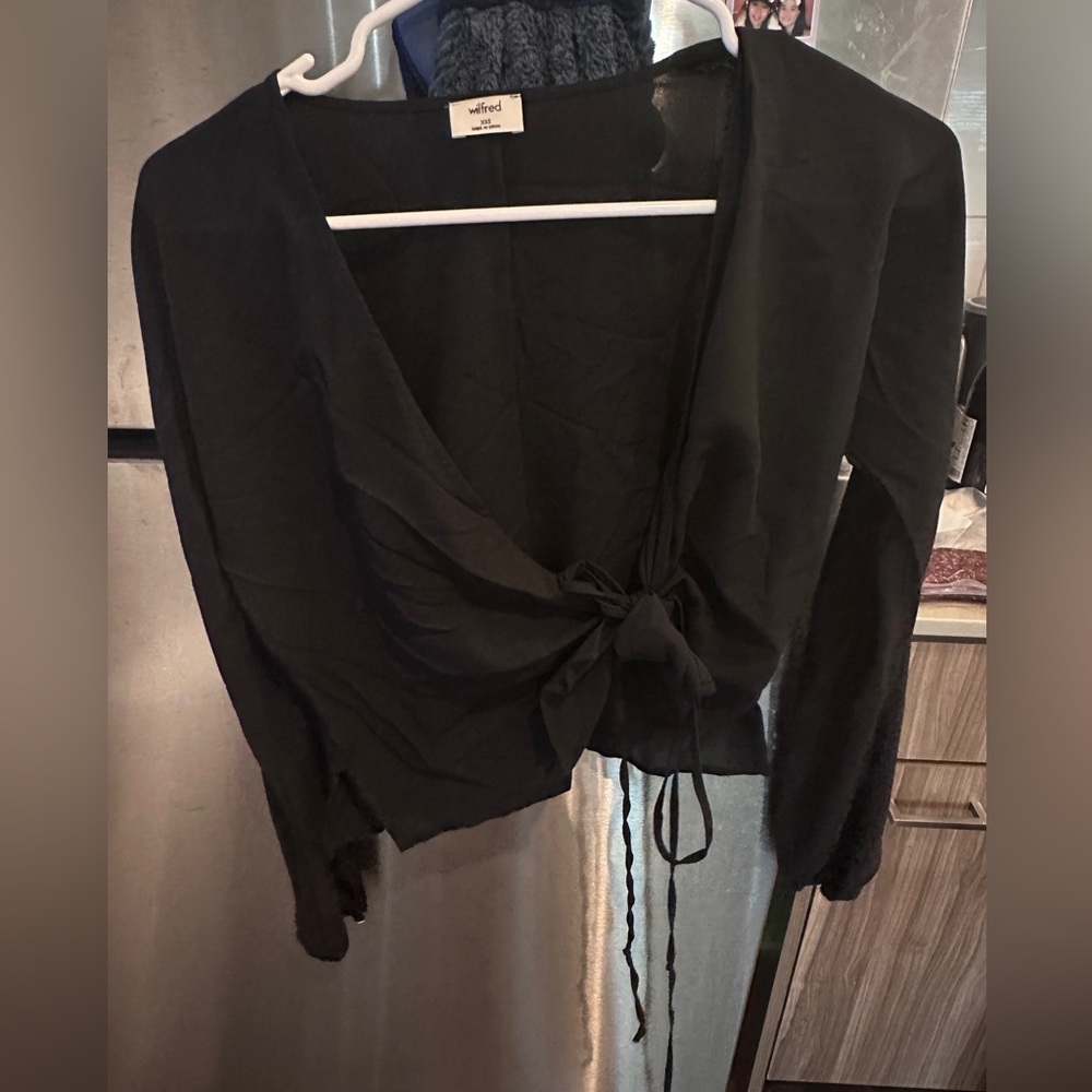 Aritzia wildfred wrap blouse